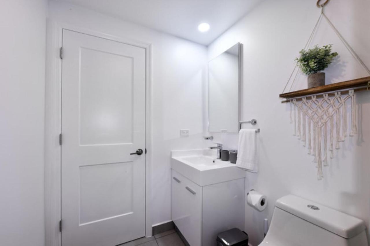 Stylish Luxury Condo, Central Location, Ocean View, Pool, Gym Oranjestad Exterior photo