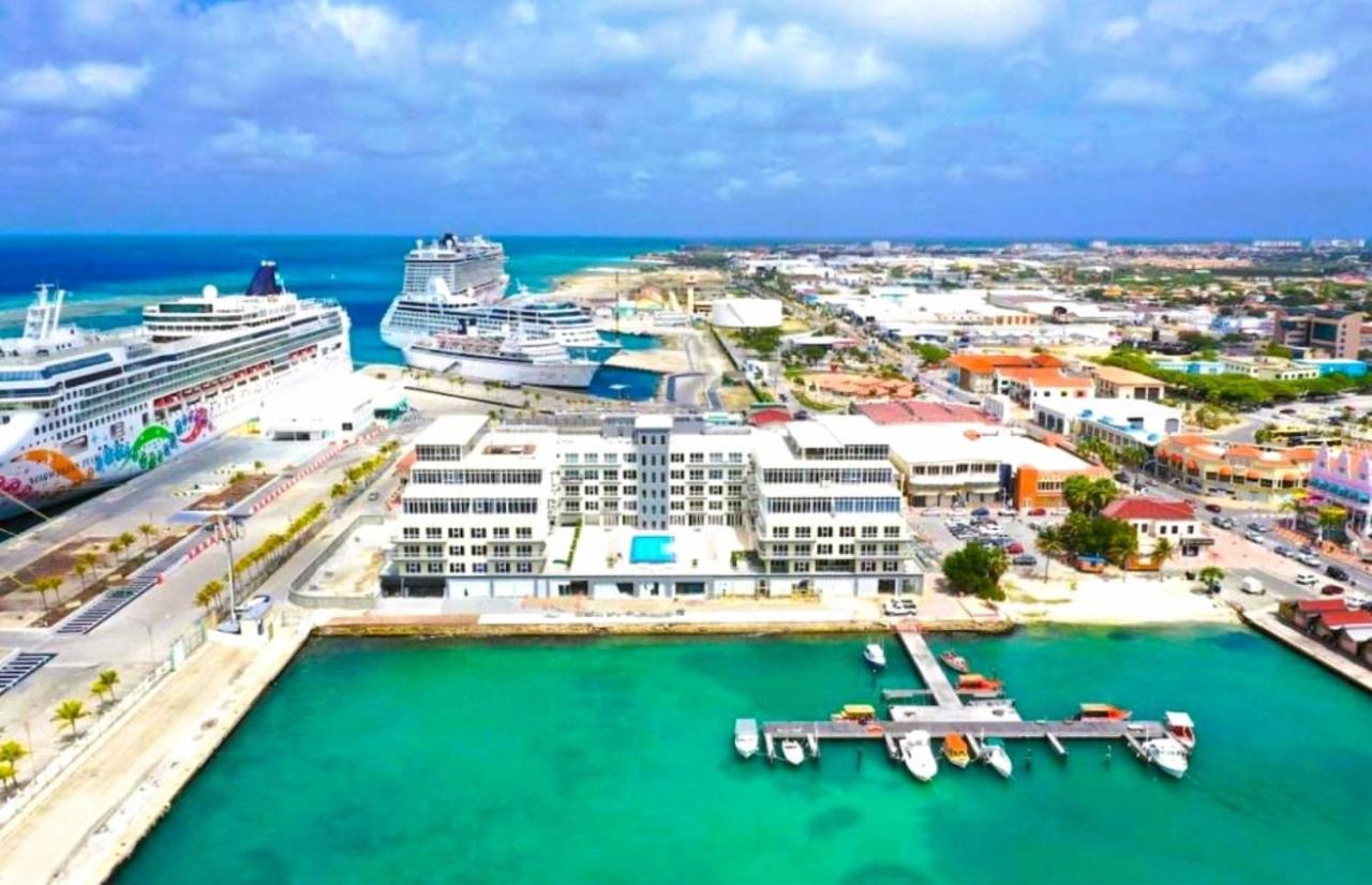 Stylish Luxury Condo, Central Location, Ocean View, Pool, Gym Oranjestad Exterior photo