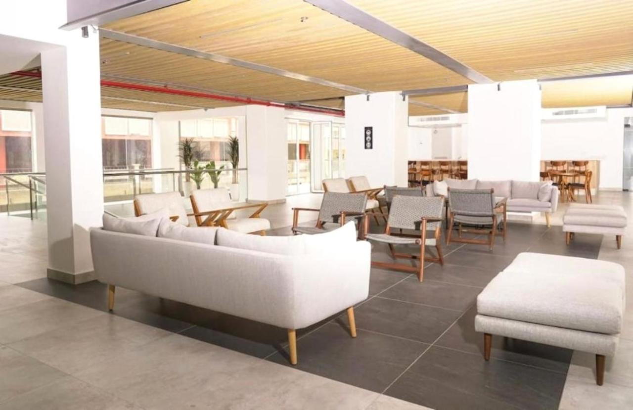 Stylish Luxury Condo, Central Location, Ocean View, Pool, Gym Oranjestad Exterior photo